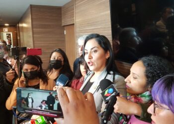 Diputado Juan José Huanca se disculpa con su colega Samanta Nogales