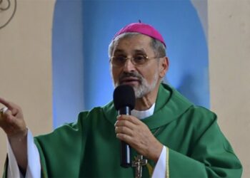 Obispo es condenado por acoger refugiados a cambio de favores sexuales.