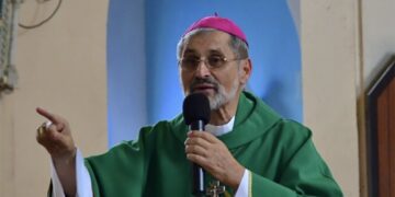 Obispo es condenado por acoger refugiados a cambio de favores sexuales.