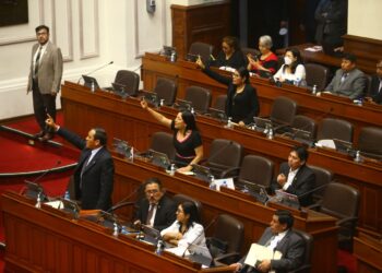 Congreso de Perú adelanta elecciones generales para abril de 2024.
