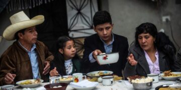 Gobierno de Perú otorga un salvoconducto a la familia de Pedro Castillo.