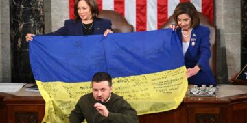 Pelosi compara la visita de Zelenski con Churchill en la Segunda Guerra.