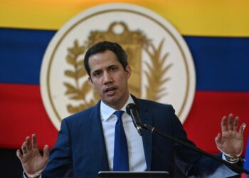Oposición venezolana pide el cese de Juan Guaidó.