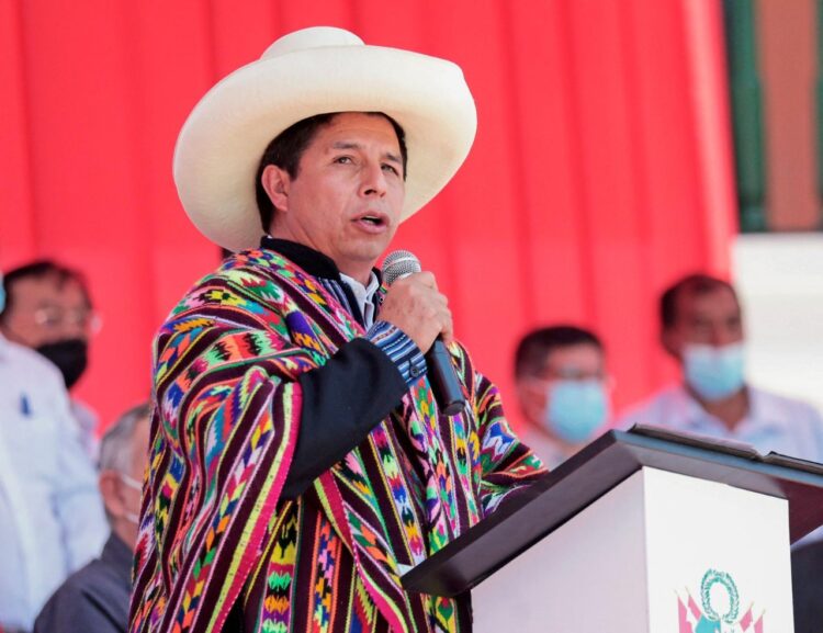 ¿Por qué el depuesto Castillo genera lealtad y repudio en Perú?