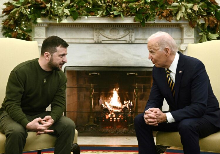 Biden promete aumentar el apoyo a Ucrania en la reunión con Zelenski