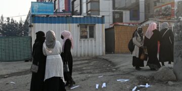 Ministros condenan el veto de las mujeres a la educación superior.