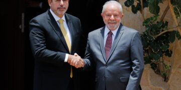 Aprueban gastos excepcionales para planes sociales de Lula.