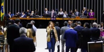 Congreso de Brasil aumentará el salario mínimo en un 9% para 2023.