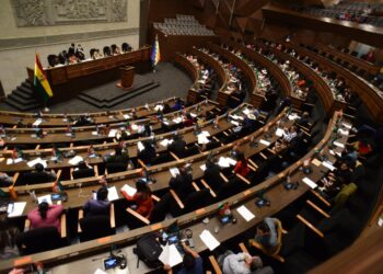 Legisladores de oficialismo y oposición en la sesión en la que se aprobó la Ley del Presupuesto 2023.