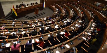 Legisladores de oficialismo y oposición en la sesión en la que se aprobó la Ley del Presupuesto 2023.