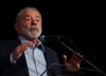 Lula dice que recibe un Brasil en 'penuria' al anunciar nuevos ministros.