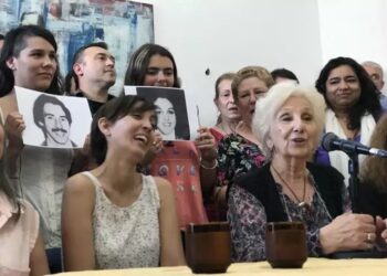 Abuelas de Plaza de Mayo localizan nieto desaparecido en dictadura.