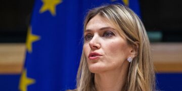 Justicia mantiene presa a la eurodiputada Kaili, acusada de corrupción.