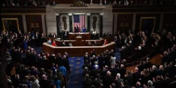 Senado de EEUU aprueba proyecto de ley que evita el cierre del Congreso.