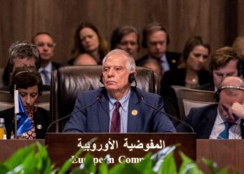 Borrell lamenta la posibilidad de prohibir a ciudadanos vivir en el extranjero.
