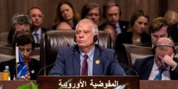 Borrell lamenta la posibilidad de prohibir a ciudadanos vivir en el extranjero.