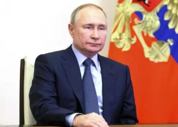 Putin se reúne con representantes de la industria militar rusa.