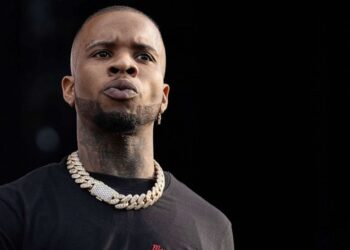 Jurado declara culpable a rapero Tory Lanez por disparar.