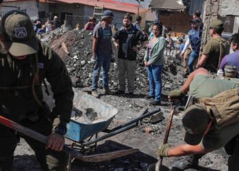 Boric, sobre incendio: 'Vamos a mover cielo, mar y tierra'.