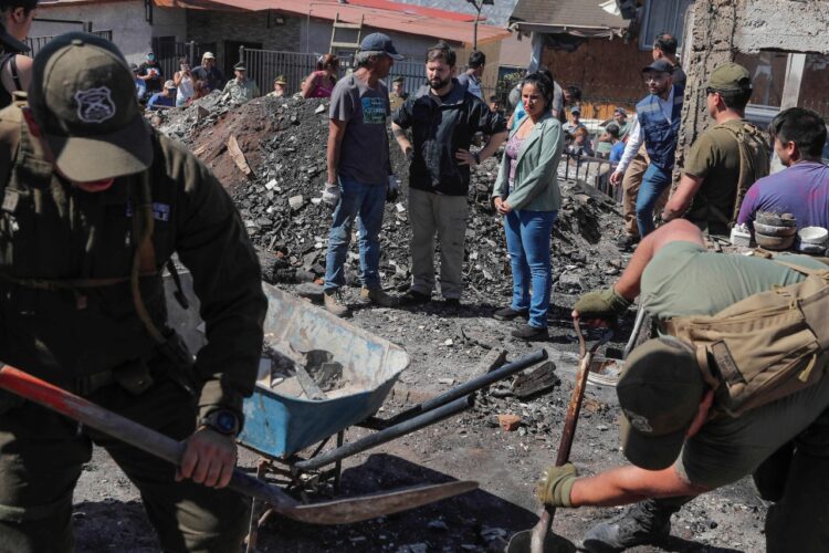 Boric, sobre incendio: 'Vamos a mover cielo, mar y tierra'.