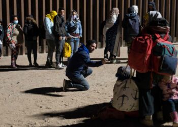 EEUU mantiene norma sanitaria que permite expulsar migrantes.