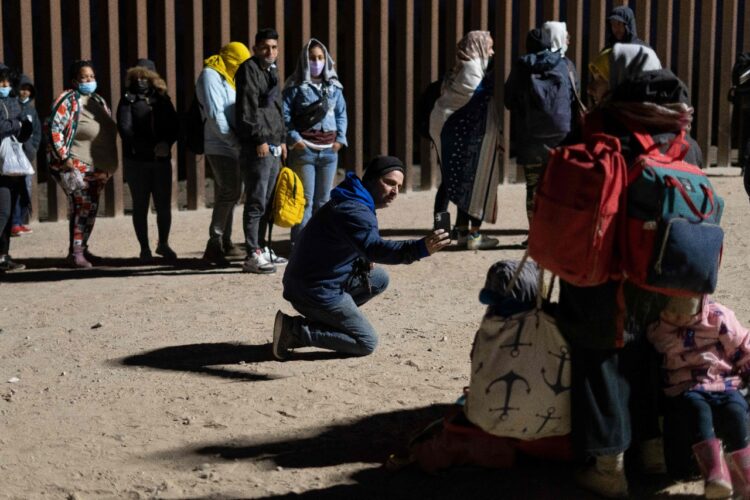 EEUU mantiene norma sanitaria que permite expulsar migrantes.