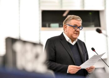 Dos imputados por corrupción en Europarlamento seguirán en prisión.