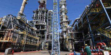 Rusia prohíbe desde febrero vender petróleo a países que topen el precio.