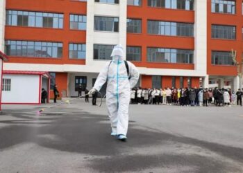 EEUU pedirá a pasajeros de China un test negativo de COVID-19.