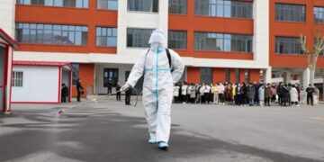 EEUU pedirá a pasajeros de China un test negativo de COVID-19.