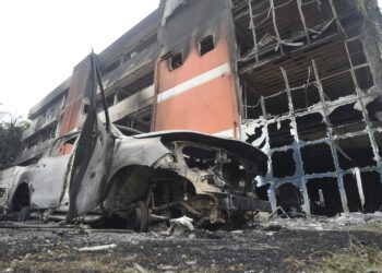 Fiscalía General anuncia investigación por quema de inmuebles de instituciones públicas en Santa Cruz