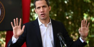 Francia dice que no le corresponde valorar el cese de Guaidó.