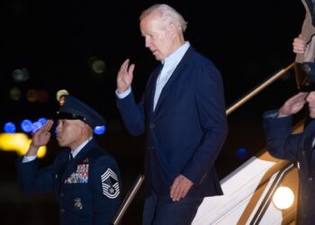Biden firma ley de gasto del gobierno por $us 1,7 billones.