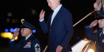Biden firma ley de gasto del gobierno por $us 1,7 billones.