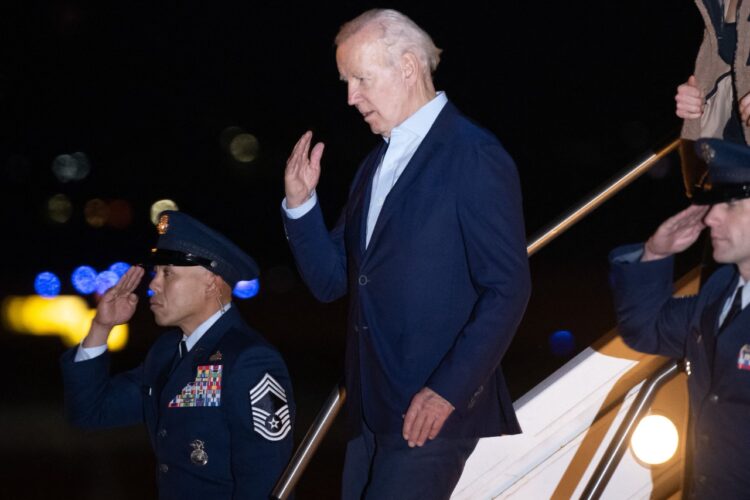 Biden firma ley de gasto del gobierno por $us 1,7 billones.