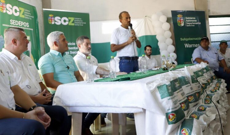 El gobernador Camacho durante una actividad de gestión. Foto: Gobernación Santa Cruz.