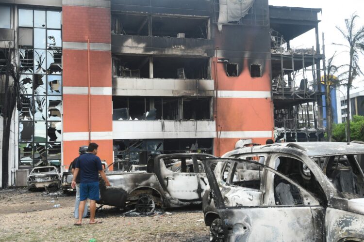 Pese a instrucción de ‘resguardo pacífico’ de instituciones públicas, afines a Camacho y a la Unión Juvenil destruyen varios inmuebles