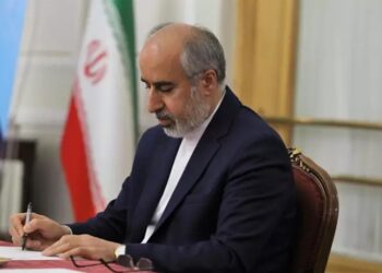 Irán critica una ley de defensa firmada por Biden.