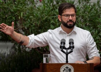 Boric indulta a doce condenados en el marco del estallido social de 2019.