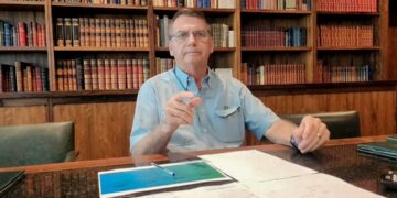 Bolsonaro deja Brasil rumbo a EEUU dos días antes de investidura de Lula.