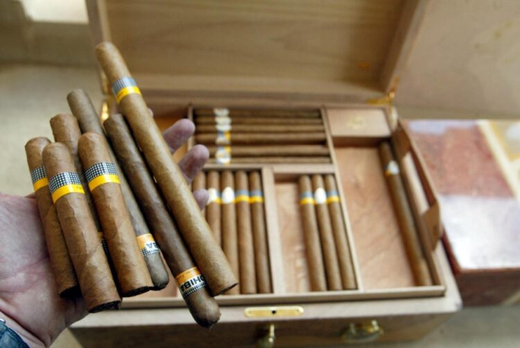 Cuba gana pleito de 25 años por derechos de marca de puros Cohiba.