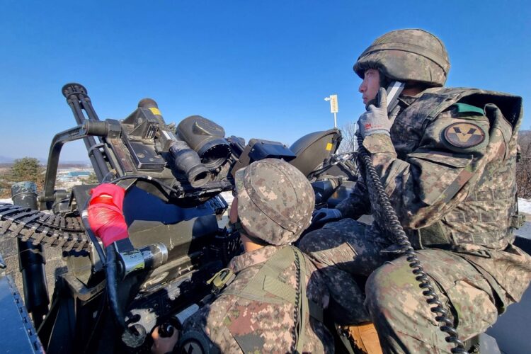 Corea del Norte dispara un misil balístico no identificado.