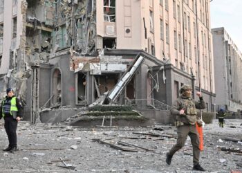 Un muerto y 20 heridos en Kiev por una nueva ola de ataques rusos.