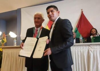 Cámara de Senadores distingue la carrera de Isaac Mollinedo
