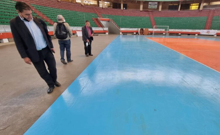 La cancha del coliseo Borelli está deteriorado