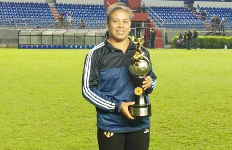 Maitté Zamorano, delantera de 41 años, vuelve a la selección boliviana