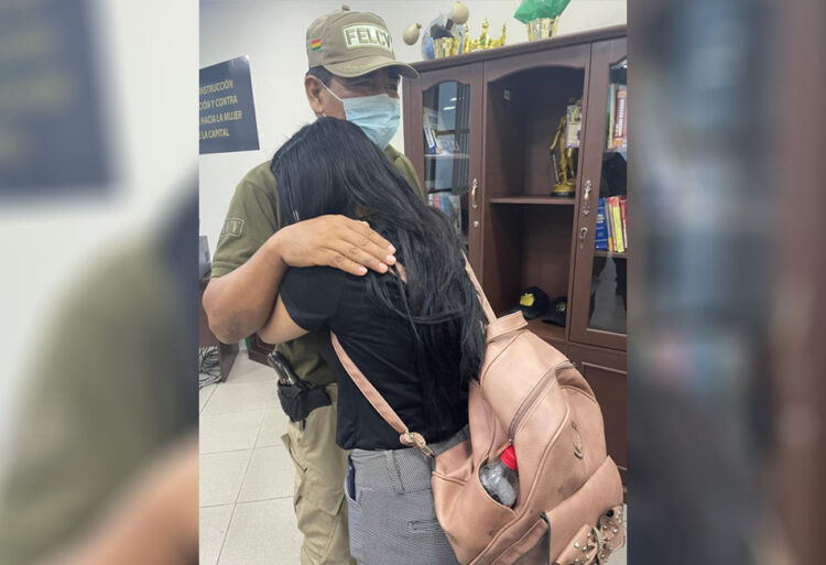 Víctima de abuso sexual agradece con un emotivo abrazo al policía que investigó su caso