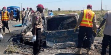 Al menos 37 personas han fallecido en Nigeria después de que dos autobuses y un vehículo particular se hayan chocado.