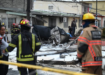 Dos muertos tras estrellarse una avioneta en Guayaquil, Ecuador