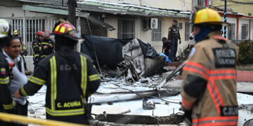 Dos muertos tras estrellarse una avioneta en Guayaquil, Ecuador